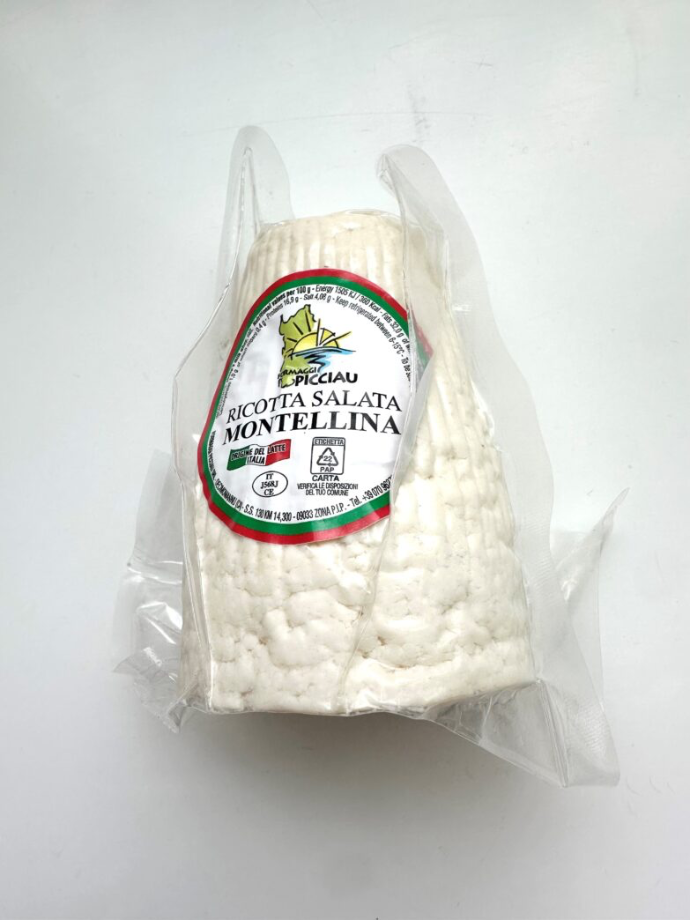 Ricotta salata, gedroogde ricotta ongeveer 350 gr
